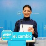 La portavoz del PP-A, Rosario Soto, durante la rueda de prensa que ofreció ayer en la sede regional del partido