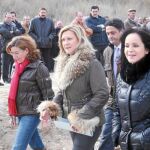 Silvia Clemente, Pilar del Olmo, María Jesús Pascual y Felix Ángel Martín, en los regadíos de Peñafiel