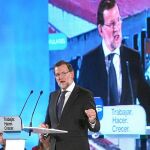 Mariano Rajoy ayer durante su mitin celebrado en Tarragona, donde arropó al alcaldable popular, Alejandro Fernández