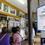 Restaurantes o bares con el cartel de prohibido o permitido fumar.