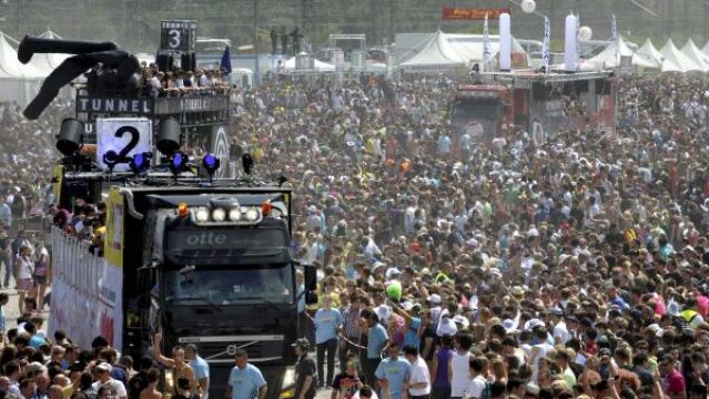 Cientos de miles de personas se dieron cita hoy en Duisburgo