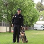 La perra «Nena» de la Policía Nacional recibe el premio al mejor can de 2014
