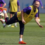 Iniesta, durante un entrenamiento