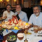 Torrijos presume de comer marisco