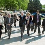 Herrera, Aparicio y miembros de la corporación municipal visitan las obras del Museo de la Evolución Humana