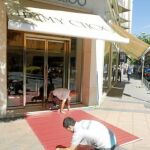 Las tiendas «de luxe» ultimaban ayer los preparativos de la gran fiesta