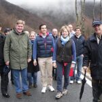 En la imagen, el eurodiputado rumano Petru Luhan, el secretario general del PPE, Antonio López Isturiz, el eurodiputado navarro Pablo Zalba y la ex ministra de educación y eurodiputada Pilar del Castillo recorriendo un tramo del Camino