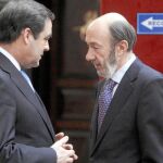 José Bono, presidente del Congreso de los Diputados, cara a cara con Alfredo Pérez Rubalcaba, vicepresidente primero del Gobierno