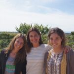Almudena Martorell y Diana Vega, fundadoras de Wondernology y Ana Saiz, responsable de comunicación y ventas.