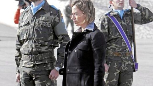 Los populares consideran que el Ministerio que dirige Chacón (en la imagen) debería anteponer la seguridad a los recortes