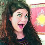 Caitlin Moran ayer en el CCCB donde participa en el Festival Primera Persona, una oportunidad única de ver en directo a esta fuerza de la naturaleza, en un monólogo que promete mil carcajadas