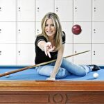 Con firma propia. Profesión: periodista.Nació: en 1979, en Barcelona.Por qué está aquí: presenta los deportes en Antena 3 Noticias 1.