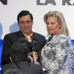 El premiado Joaquín López, junto a la presidenta de la Asociación de Víctimas del Terrorismo, Ángeles Pedraza