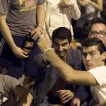 Los dueños de los locales se quejan de la competencia desleal del botellón