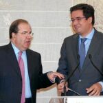 El presidente Juan Vicente Herrera y el líder socialista, Óscar López, explican el Plan de Convergencia Interior