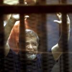 El expresidente egipcio Mohamed Mursi tras conocer su sentencia.