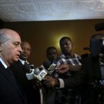 El ministro del Interior, Jorge Fernández Díaz, tras firmar un convenio de colaboración con su homólogo en Níger, Massoudou Hassoumi, para la lucha contra la inmigración irregular, el crimen organizado y la violencia yihadista.