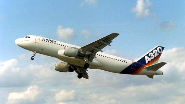 El primer Airbus A320 ensamblado en China realiza con éxito su primer vuelo