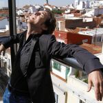 El cantante dice que deja los escenarios hasta que su caso se aclare