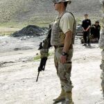 Hoy, por cada soldado que ayuda a reconstruir otros cuatro combaten