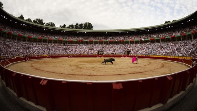Corrida de la feria de San Fermín, el pasado año, en la plaza de Pamplona.