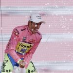 Alberto Contador celebra su victoria en el Giro de Italia.