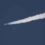 La nave de carga Progress M-27M con suministros para la Estación Espacial Internacional (EEI), tras ser lanzada desde el cosmódromo de Baikonur (Kazajistán)