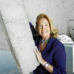Con firma propia Profesión: escritora y pintora. Nació: en 1945 en Bruselas. Por qué está aquí: presenta su novela histórica «La Roldana» (Ediciones B), sobre la vida de la escultora Luisa Roldán.