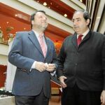 El alcalde, Alfredo Sánchez Monteseirín, junto al delegado de Movilidad, Francisco Fernández