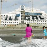 España investigada por si se discrimina a los extranjeros en la Ley de Costas