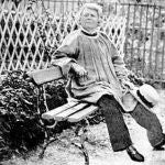 La pintora francesa Rosa Bonheur (1822-1899) fue la primera mujer, de la que se tenga constancia, en vestir pantalones, además de llevar el pelo corto y fumar habanos