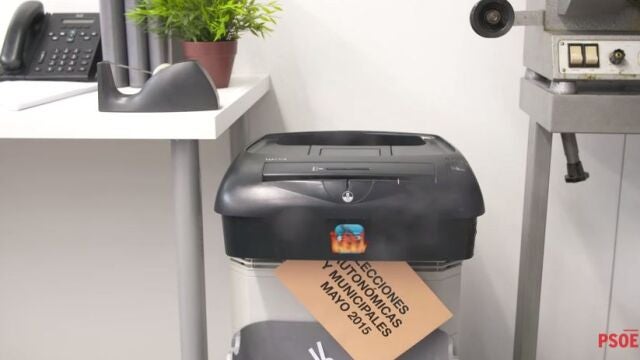 El PSOE acusa al PP en un vídeo de «triturar» los derechos laborales