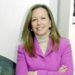 La ministra llevaba el pelo más oscuro y ropa más ajustada y atrevida