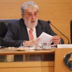Lara pide «medidas claras y efectivas» contra la piratería en el libro