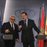 El presidente del Gobierno, Mariano Rajoy, y el primer ministro marroquí, Abdelilah Benkirán