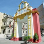 Las portadas de la plaza de San Francisco recrean la capilla de la hermandad de La Estrella