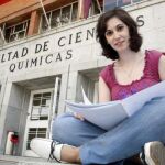 Marta Enciso tiene más de 20 matrículas de honor. Trabaja de becaria en la universidad/Cristina Bejarano