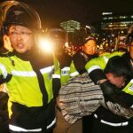 Protesta masiva en Seúl contra el Gobierno por su gestión del naufragio del ferri Sewol.