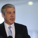 El primer ministro luso, Jose Sócrates, descarta ayuda externa