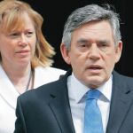 La ministra de Comunidades de Brown, también al abismo