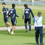 Pellegrini, cabizbajo, durante el entrenamiento de ayer en Valdebebas