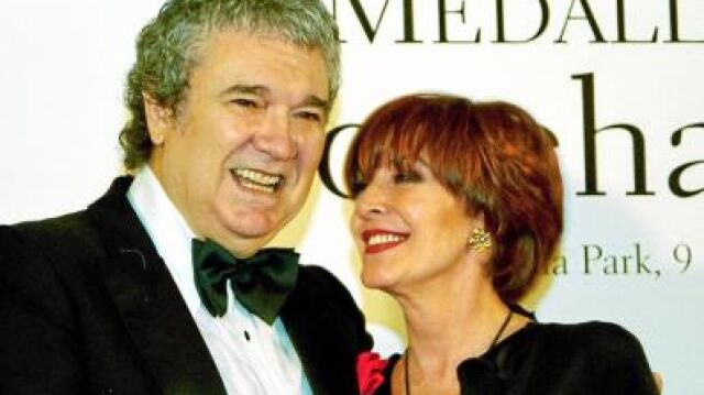 En diciembre del 2003 durante la entrega a la actriz de la medalla de la Academia de Cine