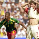 Capdevila se lamenta y Etoo celebra el triunfo de Camerún en 2000