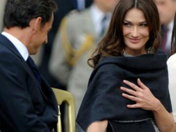 Carla Bruni &laquo;vive en una burbuja dorada&raquo;