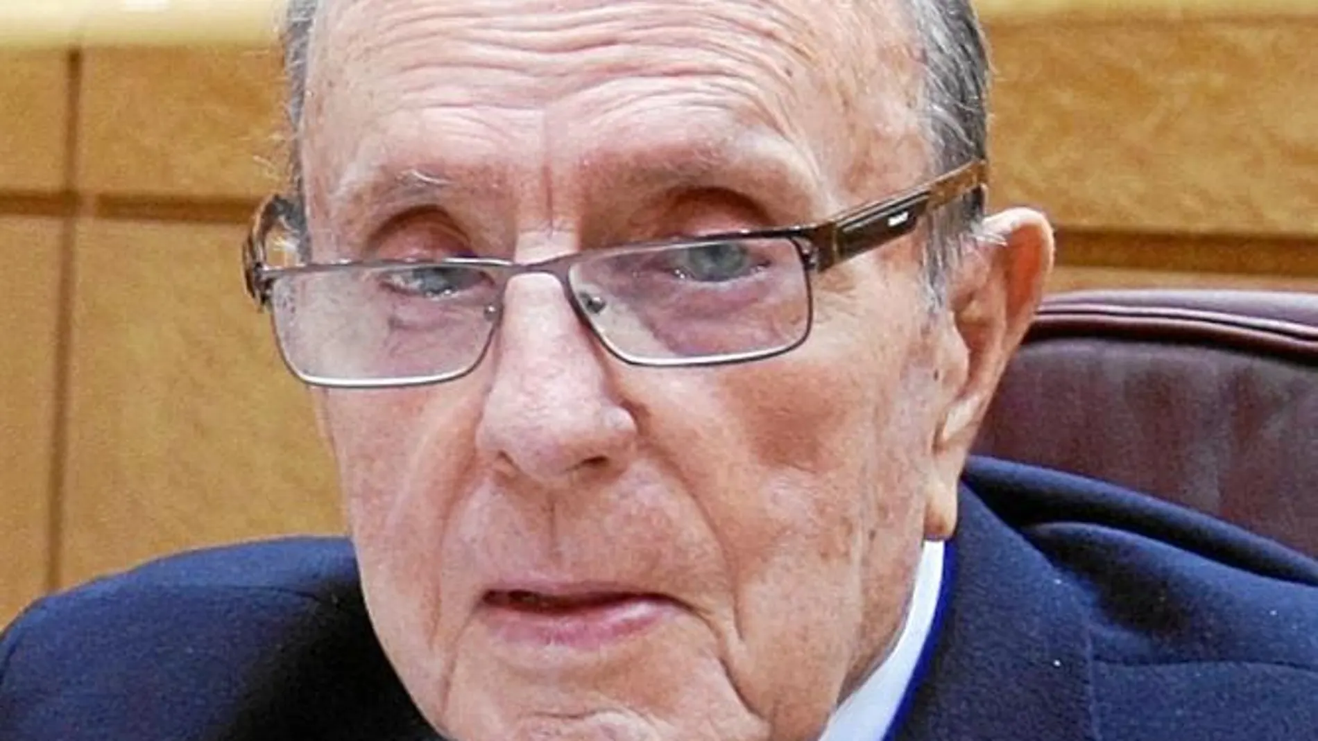 Problemas respiratorios empeoran el estado de salud de Manuel Fraga