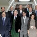 Foto facilitada por la Comunidad de Madrid de la foto de familia tras la entrega esta mañana de los premios de la Asociación Taurina Parlamentaria (ATP), hoy en el Senado.
