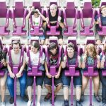 Asistentes ayer en una de las atracciones del parque del Tibidabo, que ahora apuesta por captar un público más familiar