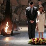 Los Príncipes de Asturias, Don Felipe y Doña Letizia, ayer durante la ofrenda floral a las víctimas del Holocausto en el museo de Yad Vashem