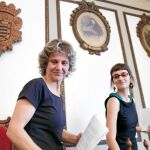 Ane Carrere y Ainara Rodríguez, de Bildu, ayer, en el Ayuntamiento de Andoain donde defendieron la prohibición de acceso a los escoltas