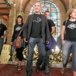 Martín Garitano, junto a la delegación de los 17 jóvenes vascos juzgados por su presunta pertenencia a la organización ilegalizada Segi